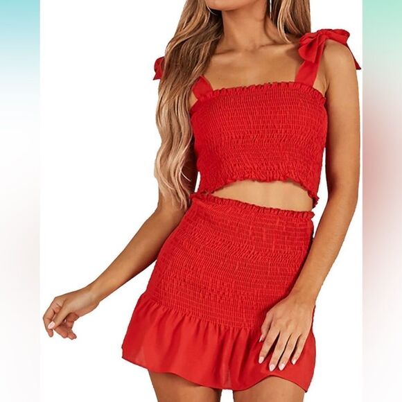 Red Smocked Two-Piece Set (M) - Picture 4 of 6